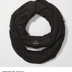 New Beyond Yoga Black Scarf Infinity Scarf With Pocket